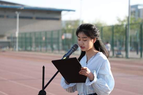 鎸戦€夌殑鍥剧墖鍗囨棗+搴ц皥浼_鍥句功棣嗗弬瑙_F23A1631